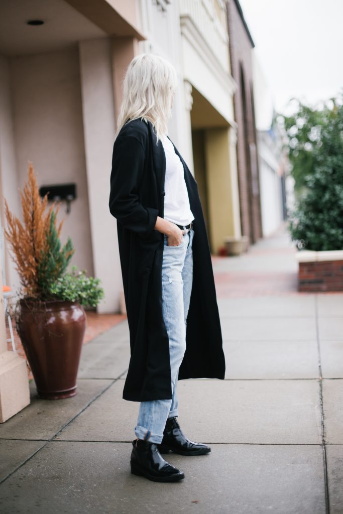 90’s Throwback denim mom jeans white t shirt ankle boots street style fall autumn trends 2016 // Charleston Fashion Blogger Dannon Almost Happening 