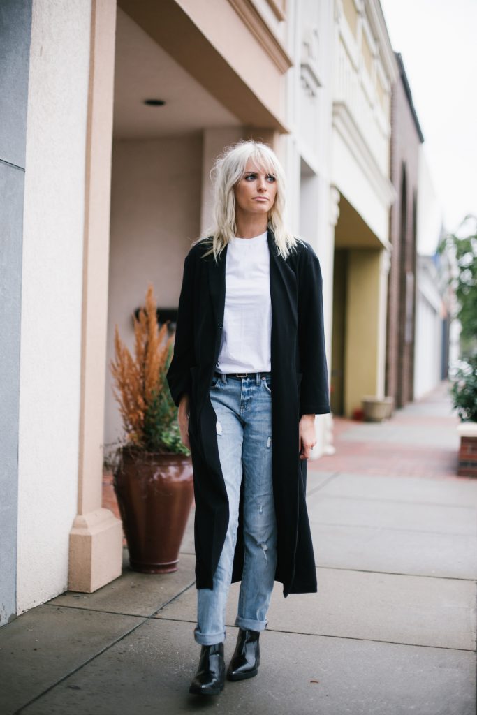 90’s Throwback denim mom jeans white t shirt ankle boots street style fall autumn trends 2016 // Charleston Fashion Blogger Dannon Almost Happening 