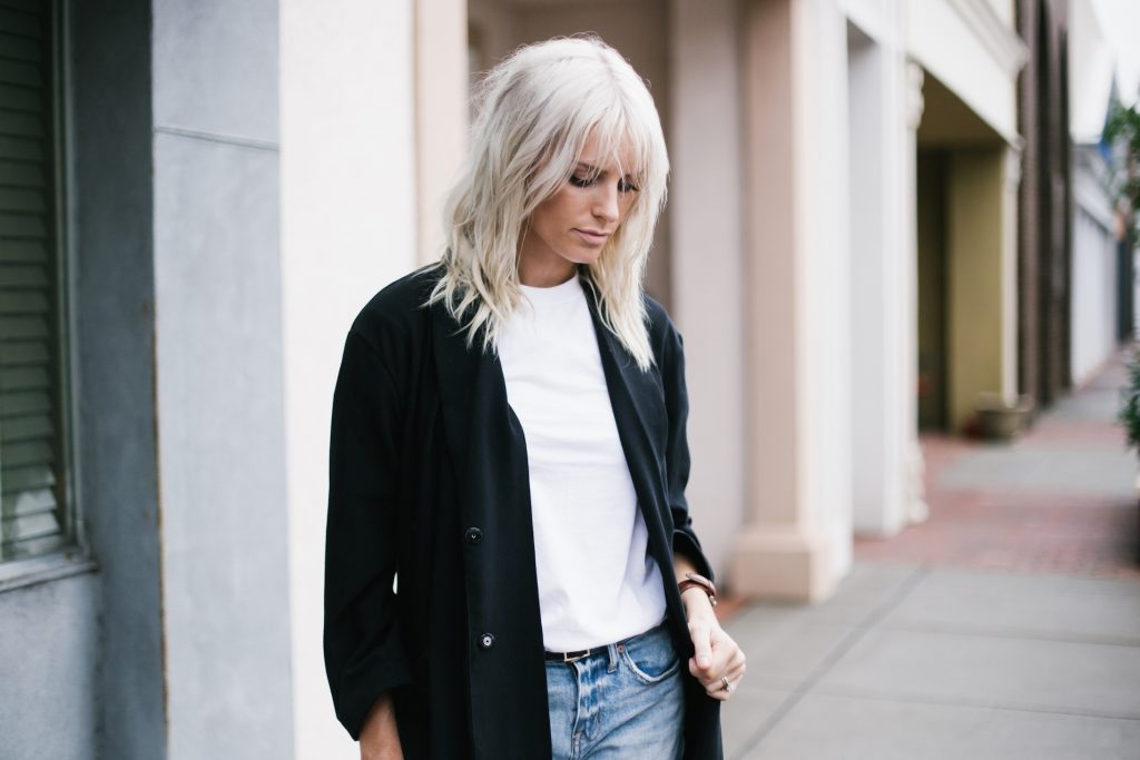 90’s Throwback denim mom jeans white t shirt ankle boots street style fall autumn trends 2016 // Charleston Fashion Blogger Dannon Almost Happening 