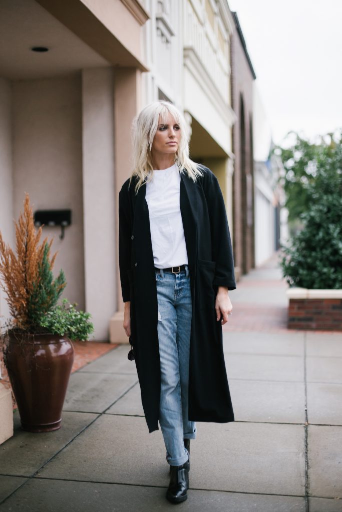 90’s Throwback denim mom jeans white t shirt ankle boots street style fall autumn trends 2016 // Charleston Fashion Blogger Dannon Almost Happening 