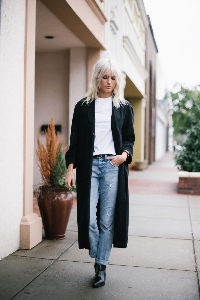 90’s Throwback denim mom jeans white t shirt ankle boots street style fall autumn trends 2016 // Charleston Fashion Blogger Dannon Almost Happening 