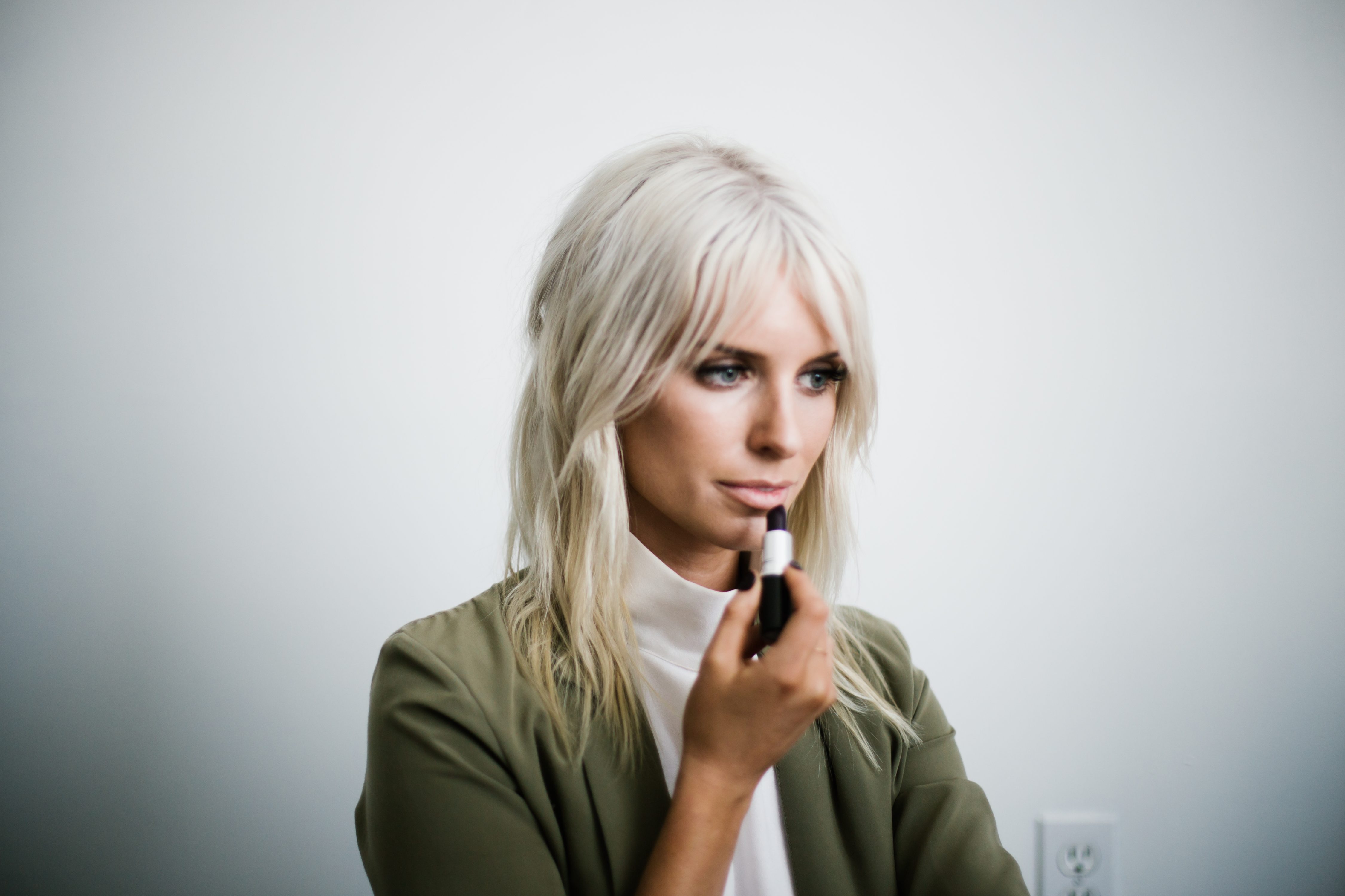 Ombre Bitten Lip oxblood burgundy dark lips platinum blonde beauty how-to tutorial fall autumn 2016 // Charleston Fashion Blogger Dannon Almost Happening