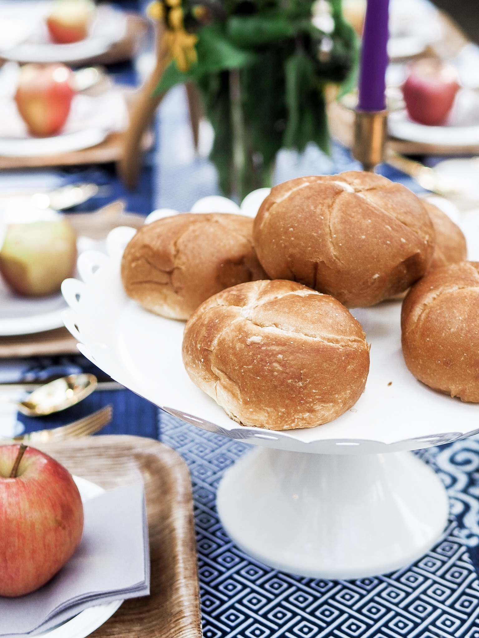 70's Friendsgiving themed Thanksgiving // Charleston Fashion Blogger Dannon K. Collard Almost Happening Wedding Fall inspiration tablescape table setting dinner